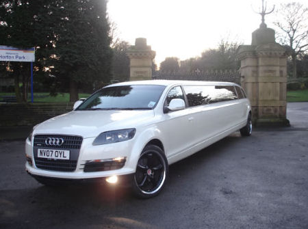 Audi on Chauffeur Stretch Silver Audi Q7 Limo Hire In Nottingham  Derby